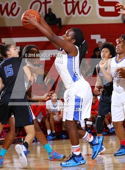 Thumbnail 2 in Serra vs. Windward (Battle of the Beach) photogallery.