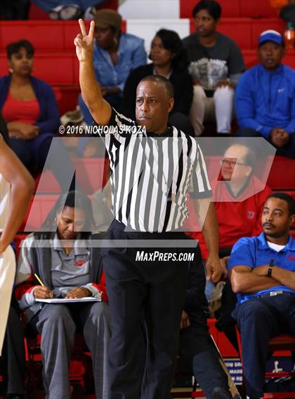 Thumbnail 1 in Serra vs. Windward (Battle of the Beach) photogallery.