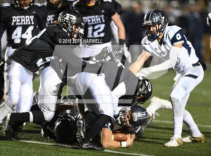 Thumbnail 2 in Hudson vs. Perry (OHSAA Division II Semifinal Playoff) photogallery.