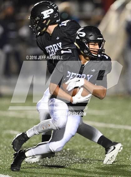 Thumbnail 3 in Hudson vs. Perry (OHSAA Division II Semifinal Playoff) photogallery.