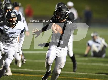 Thumbnail 1 in Hudson vs. Perry (OHSAA Division II Semifinal Playoff) photogallery.