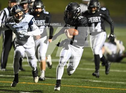 Thumbnail 3 in Hudson vs. Perry (OHSAA Division II Semifinal Playoff) photogallery.