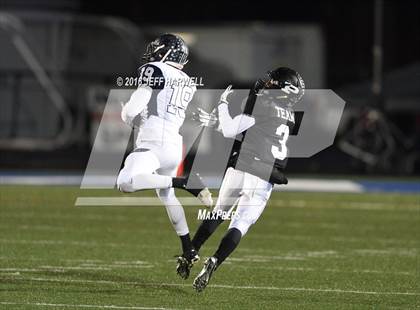 Thumbnail 3 in Hudson vs. Perry (OHSAA Division II Semifinal Playoff) photogallery.