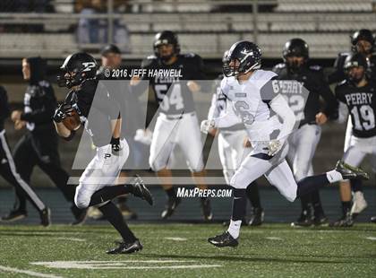 Thumbnail 3 in Hudson vs. Perry (OHSAA Division II Semifinal Playoff) photogallery.