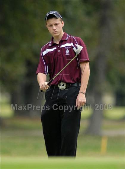 Thumbnail 1 in Benton (IHSA Class 1A Sectional)  photogallery.