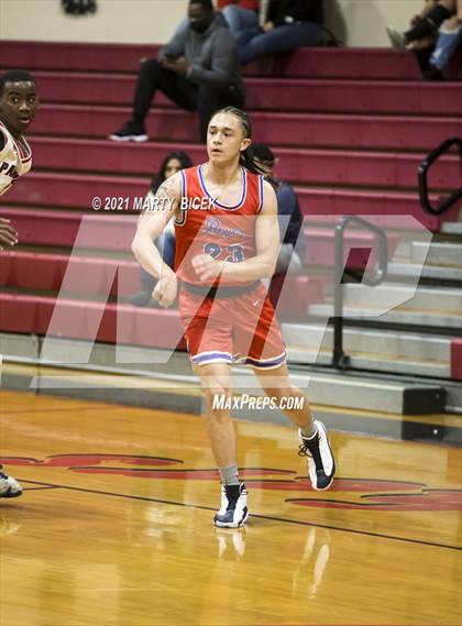Thumbnail 2 in Beyer vs. Modesto photogallery.