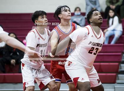 Thumbnail 3 in Beyer vs. Modesto photogallery.
