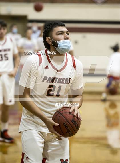 Thumbnail 2 in Beyer vs. Modesto photogallery.