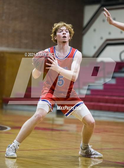 Thumbnail 2 in Beyer vs. Modesto photogallery.