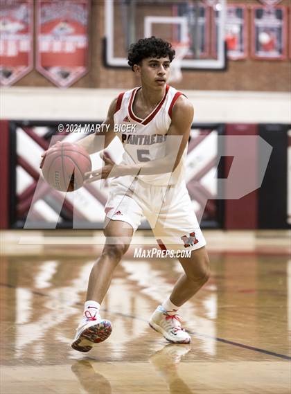 Thumbnail 1 in Beyer vs. Modesto photogallery.