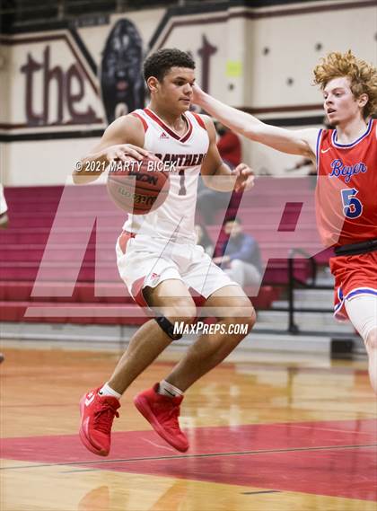 Thumbnail 3 in Beyer vs. Modesto photogallery.