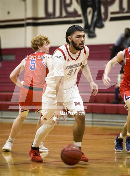 Thumbnail 3 in Beyer vs. Modesto photogallery.