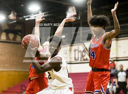 Thumbnail 3 in Beyer vs. Modesto photogallery.