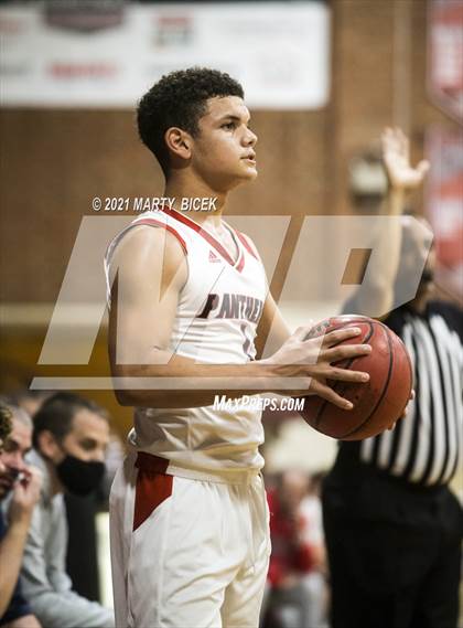 Thumbnail 1 in Beyer vs. Modesto photogallery.