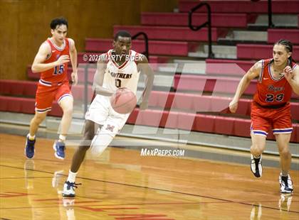 Thumbnail 1 in Beyer vs. Modesto photogallery.