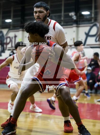 Thumbnail 2 in Beyer vs. Modesto photogallery.