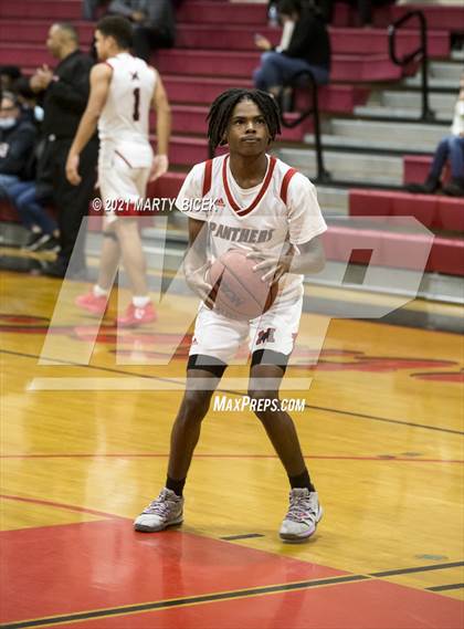 Thumbnail 2 in Beyer vs. Modesto photogallery.