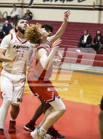 Thumbnail 2 in Beyer vs. Modesto photogallery.
