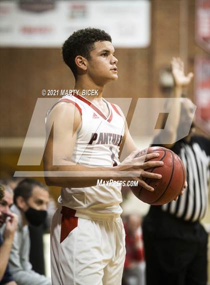 Thumbnail 2 in Beyer vs. Modesto photogallery.