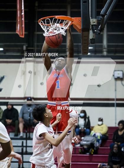 Thumbnail 2 in Beyer vs. Modesto photogallery.