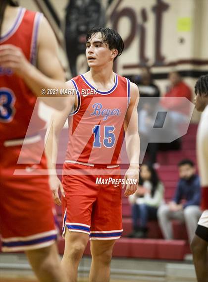 Thumbnail 3 in Beyer vs. Modesto photogallery.