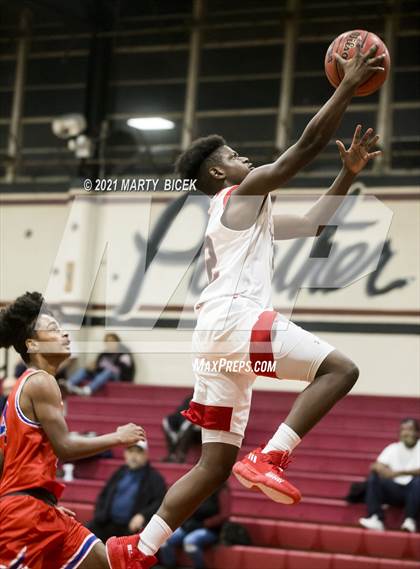 Thumbnail 1 in Beyer vs. Modesto photogallery.