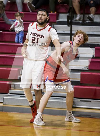 Thumbnail 2 in Beyer vs. Modesto photogallery.
