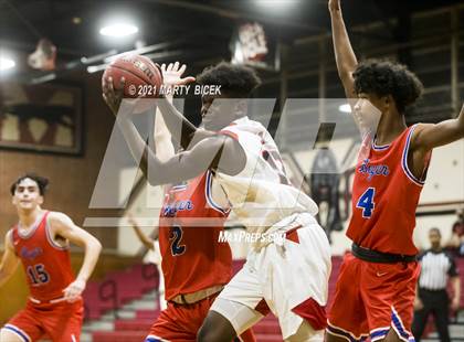 Thumbnail 2 in Beyer vs. Modesto photogallery.