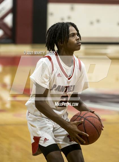 Thumbnail 3 in Beyer vs. Modesto photogallery.
