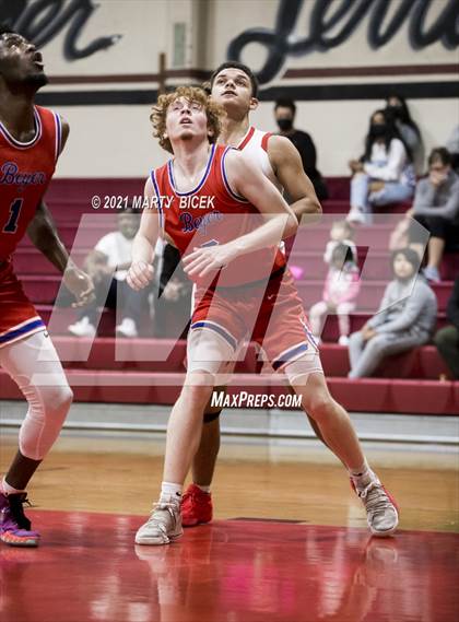 Thumbnail 2 in Beyer vs. Modesto photogallery.