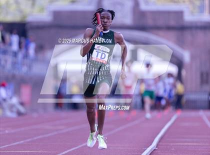 Thumbnail 2 in Penn Relays (4 X 400 Meter) photogallery.