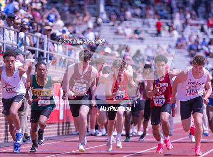 Thumbnail 2 in Penn Relays (4 X 400 Meter) photogallery.