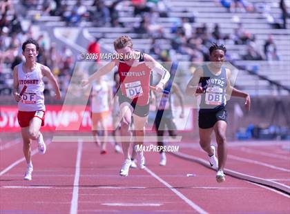 Thumbnail 2 in Penn Relays (4 X 400 Meter) photogallery.