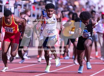 Thumbnail 2 in Penn Relays (4 X 400 Meter) photogallery.