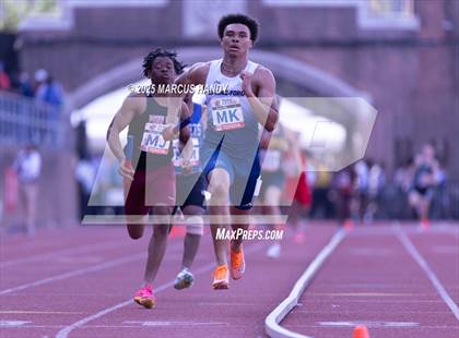 Thumbnail 2 in Penn Relays (4 X 400 Meter) photogallery.