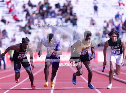 Thumbnail 2 in Penn Relays (4 X 400 Meter) photogallery.