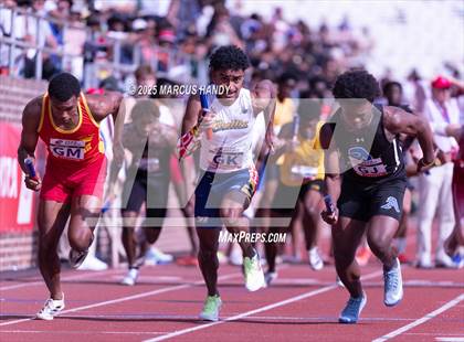 Thumbnail 2 in Penn Relays (4 X 400 Meter) photogallery.