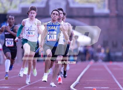 Thumbnail 2 in Penn Relays (4 X 400 Meter) photogallery.