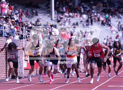 Thumbnail 2 in Penn Relays (4 X 400 Meter) photogallery.