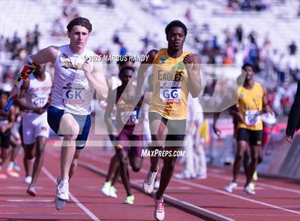 Thumbnail 2 in Penn Relays (4 X 400 Meter) photogallery.
