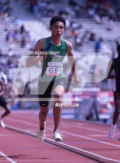 Thumbnail 2 in Penn Relays (4 X 400 Meter) photogallery.