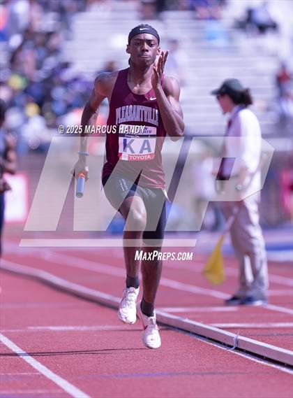 Thumbnail 2 in Penn Relays (4 X 400 Meter) photogallery.