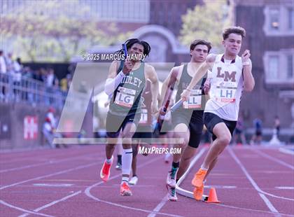 Thumbnail 2 in Penn Relays (4 X 400 Meter) photogallery.