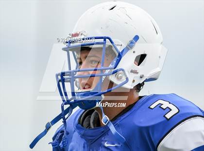 Thumbnail 3 in Robinson vs. Lorena photogallery.