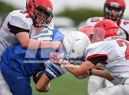 Thumbnail 2 in Robinson vs. Lorena photogallery.