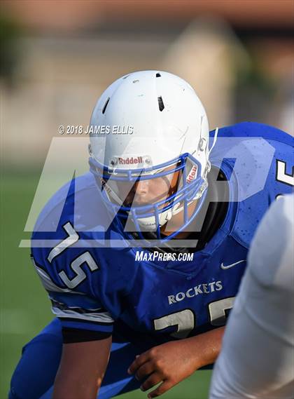 Thumbnail 3 in Robinson vs. Lorena photogallery.
