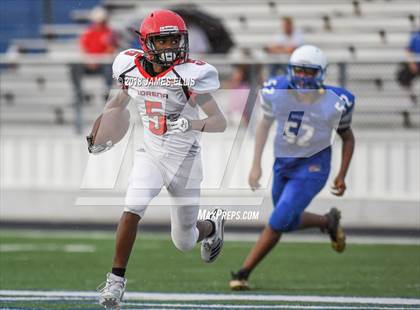 Thumbnail 3 in Robinson vs. Lorena photogallery.