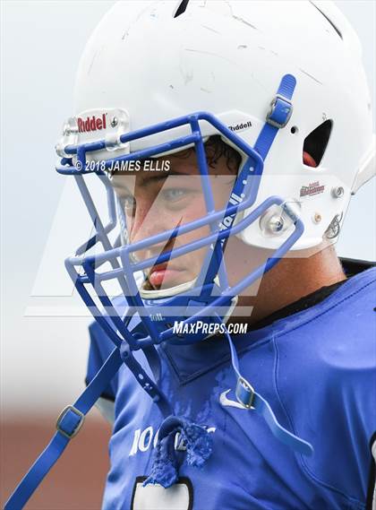 Thumbnail 2 in Robinson vs. Lorena photogallery.