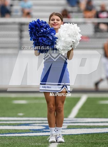 Thumbnail 3 in Robinson vs. Lorena photogallery.
