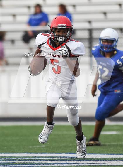 Thumbnail 3 in Robinson vs. Lorena photogallery.